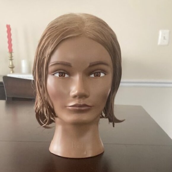100% Human Hair Mannequin: Short Lenght - Picture 1 of 3